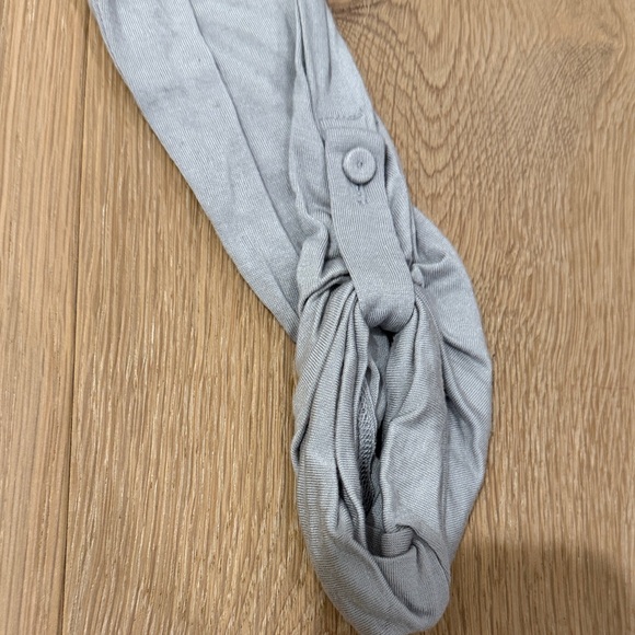 Anthropologie Gray Lacy Three Quarter Sleeve V-Neck Women's Top size s - Picture 5 of 9